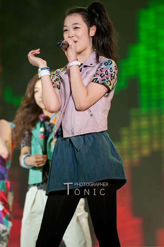 [PERF] f(Sulli) - KFN TV National Armed Forces Show [05/03/10] 1_bmp17