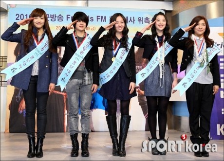 [29/01/10] Las chicas de F(x) son nombradas Embajadoras de ls Fuerzas armadas de Corea owo! 20100110
