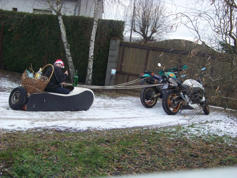  Le concours de décembre 2010: Votre moto et noël. - Page 7 100_6123