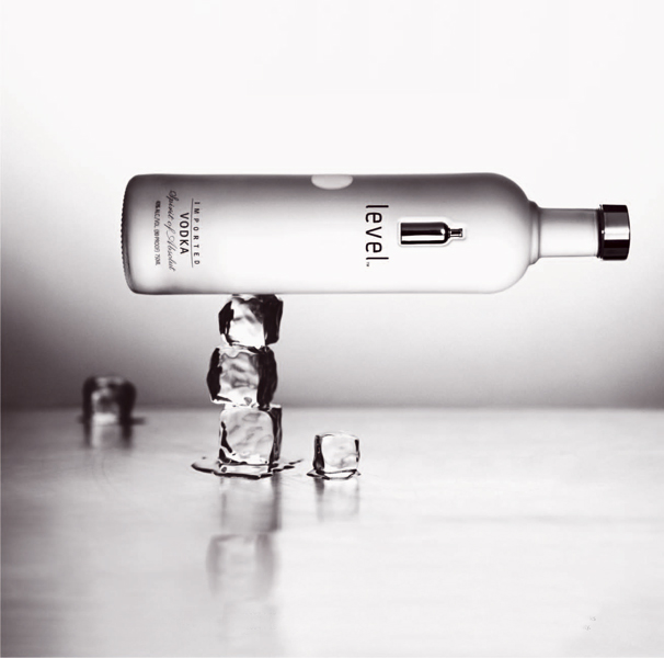 Concour de la plus jolie bouteille de vodka... Icevod10
