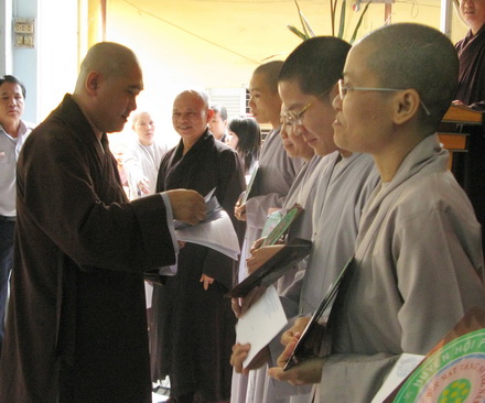TP.HCM: Phật giáo huyện Hóc Môn họp mặt Tăng Ni trẻ Wk_210