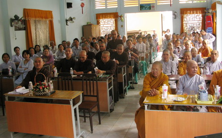 TP.HCM: Phật giáo huyện Hóc Môn họp mặt Tăng Ni trẻ Wk_510