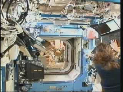 [STS-131 / ISS19A] Discovery : déroulement de la mission - Page 15 Vlcsn164