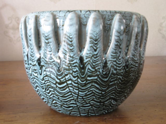 Vase bleu avec vagues noires - Accolay Vase_011