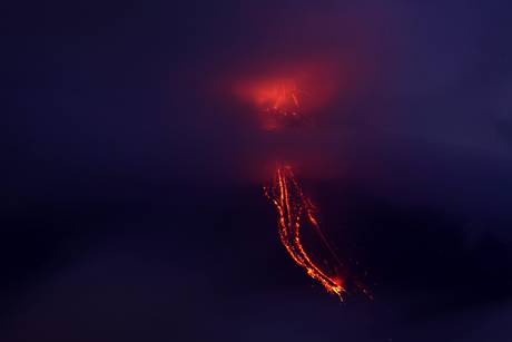 Ecuador: allarme rosso, erutta vulcano Tungurahua 20101210