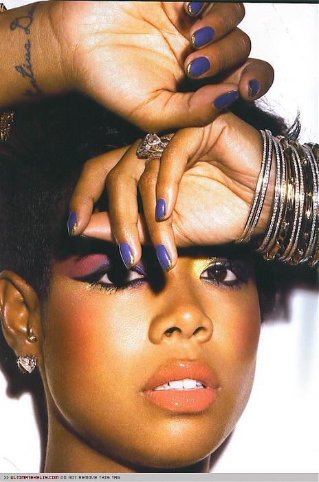 ladygaga stole all of british/american singer Kelis artistic styles Kelis211