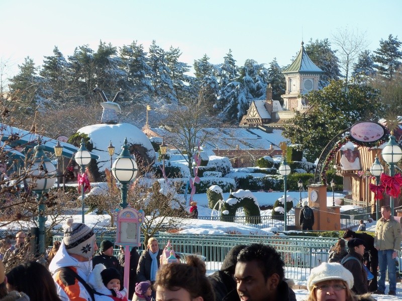 Vos photos de Disneyland Paris sous la neige ! - Page 18 100_0026