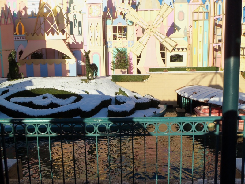 Vos photos de Disneyland Paris sous la neige ! - Page 18 100_0027