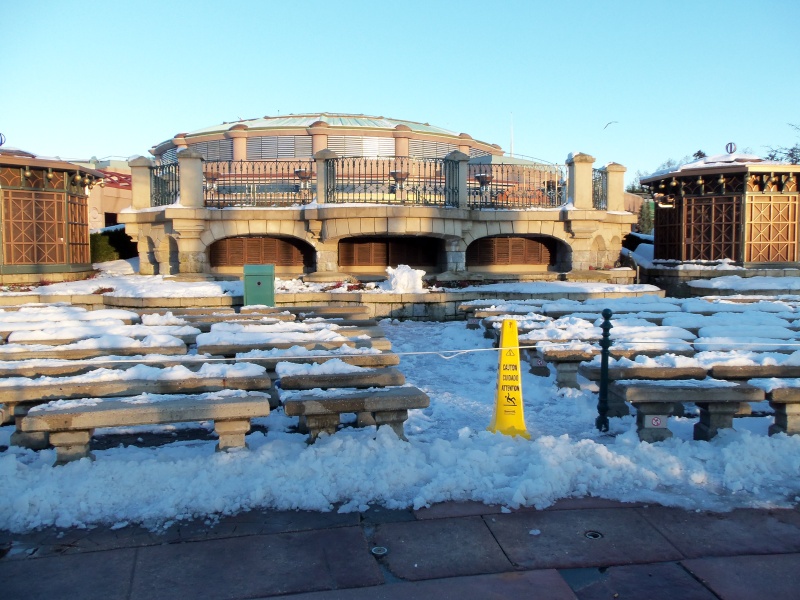 Vos photos de Disneyland Paris sous la neige ! - Page 18 100_0030