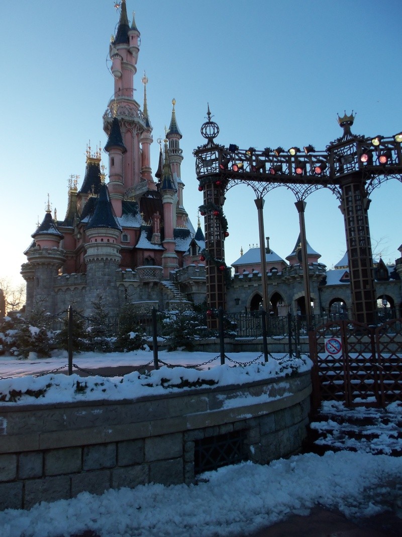 Vos photos de Disneyland Paris sous la neige ! - Page 18 100_0032