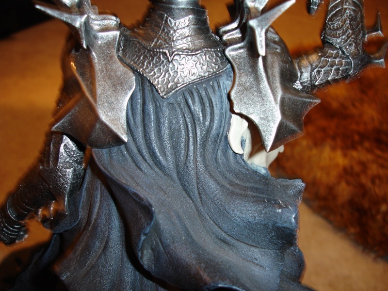 CUSTOM d'un diorama , Sauron VS the numenorean army de chez sideshow. Dsc01132