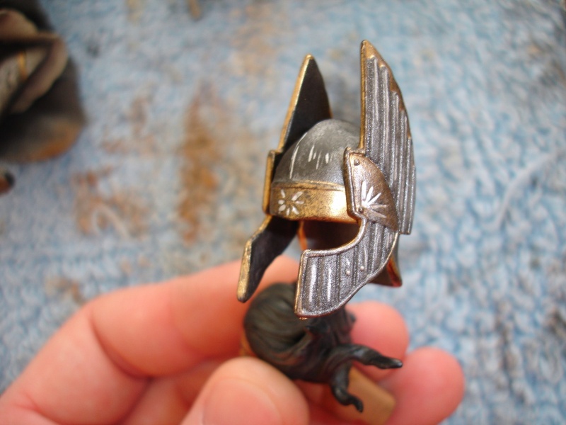 CUSTOM d'un diorama , Sauron VS the numenorean army de chez sideshow. Dsc01144