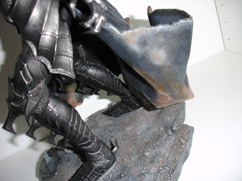 CUSTOM d'un diorama , Sauron VS the numenorean army de chez sideshow. Dsc01231