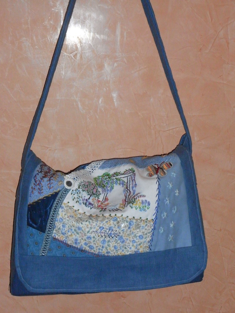 sac besace en lin bleu broderie main en relief + crazy 00313