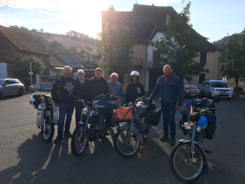 Balade en Mob, de L aRoche S/Yon à Menton en motobec 881 - Page 2 Img_0416