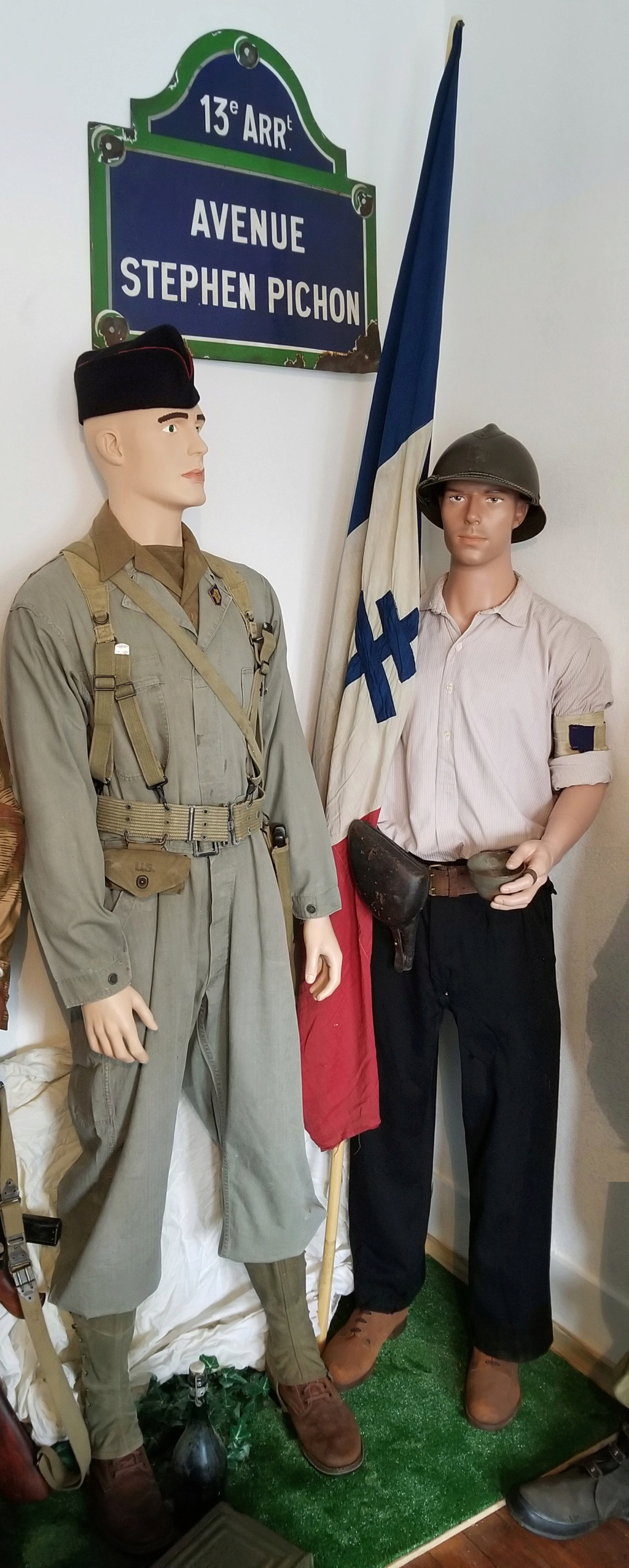 FFI et soldat du RMT à Paris, 26 août 1944 20210219