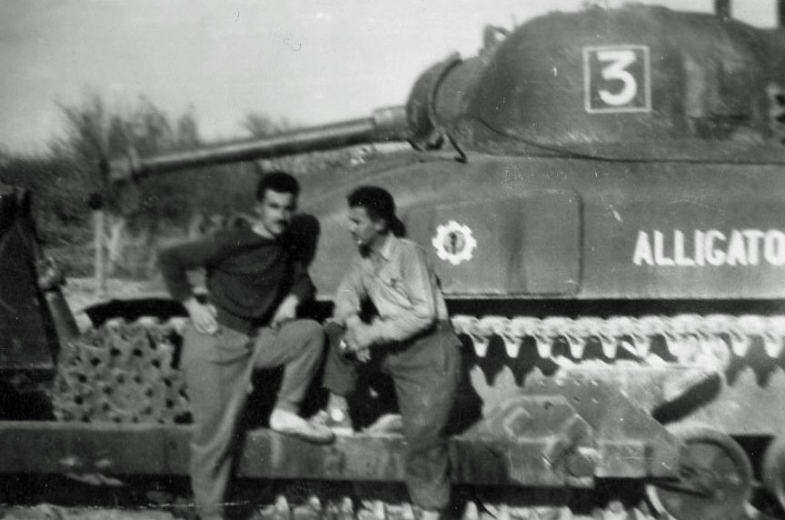 Sherman dozer marqué de l' insigne 2eme DB M4a1_711