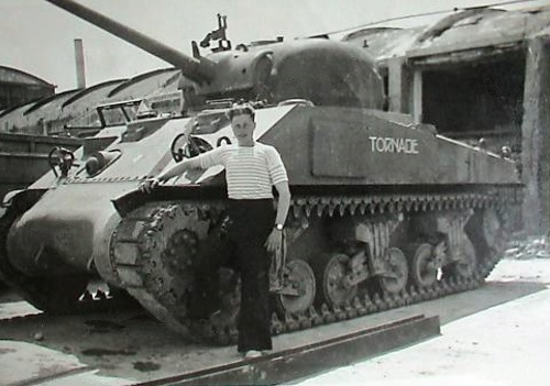 M4A2 "Chinon" du 12ème Cuirs M4a2_711