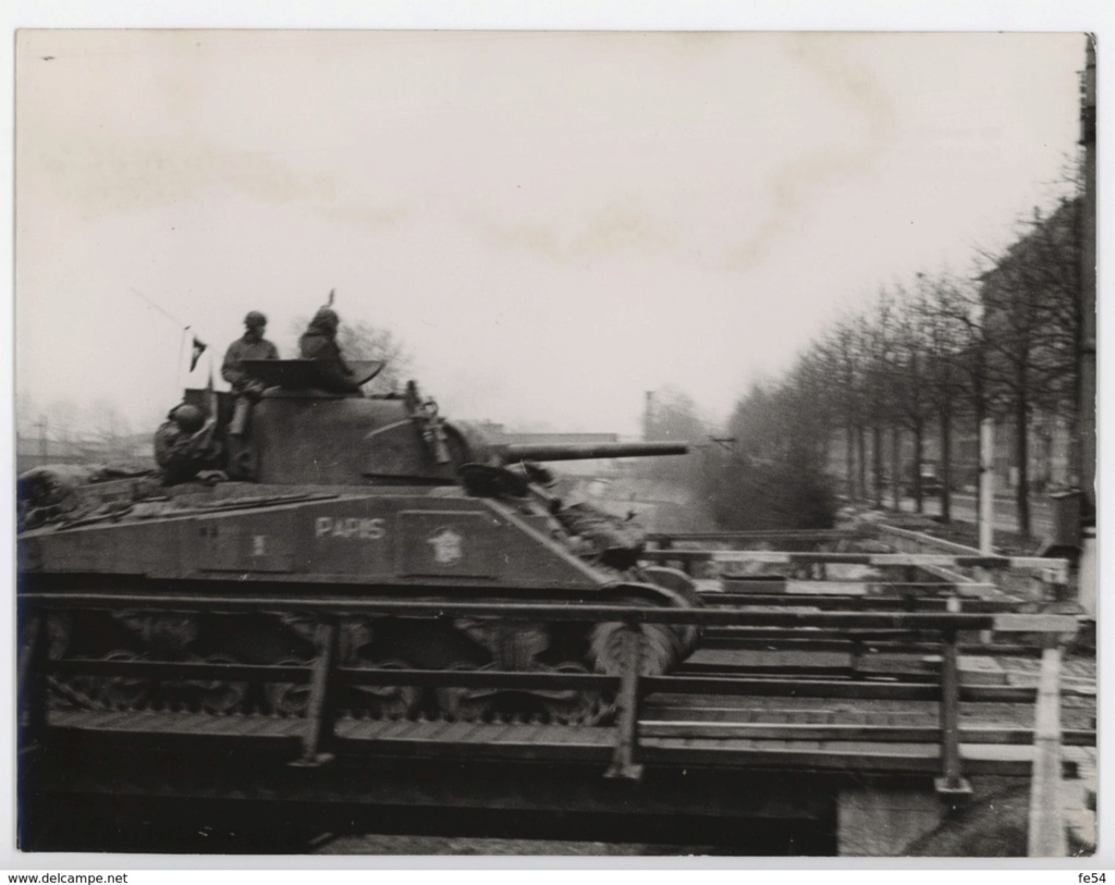 Chars Shermans des régiments d'artillerie Paris_15