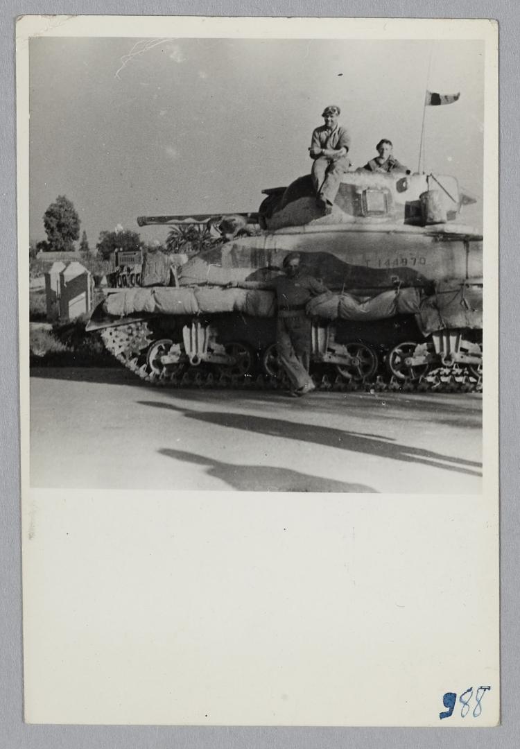 Des Shermans M4A1 à la 1ère CACC en Tunisie? Trois_10