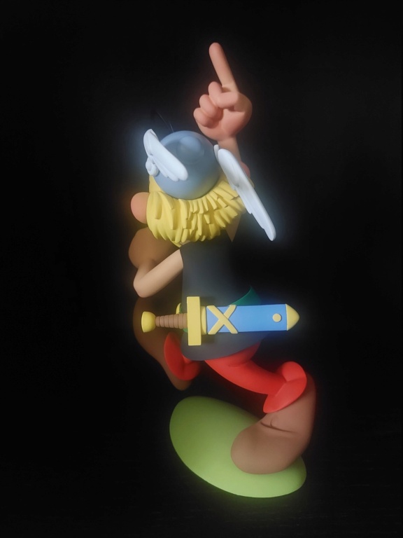 Figurine Asterix "Par Toutatis" Fariboles exclusivité boutique Astérix  20230124