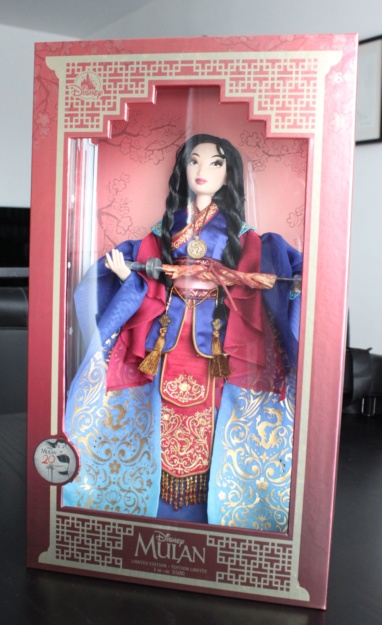 Disney Store Poupées Limited Edition 17'' (depuis 2009) - Page 31 Mulan_10