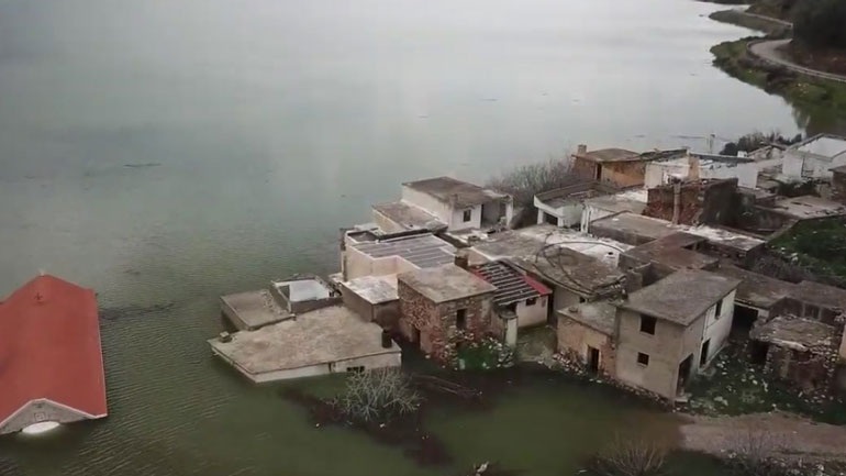 Σφεντύλι: Το χωριό της Κρήτης που βυθίζεται κάτω από το νερό 26123212