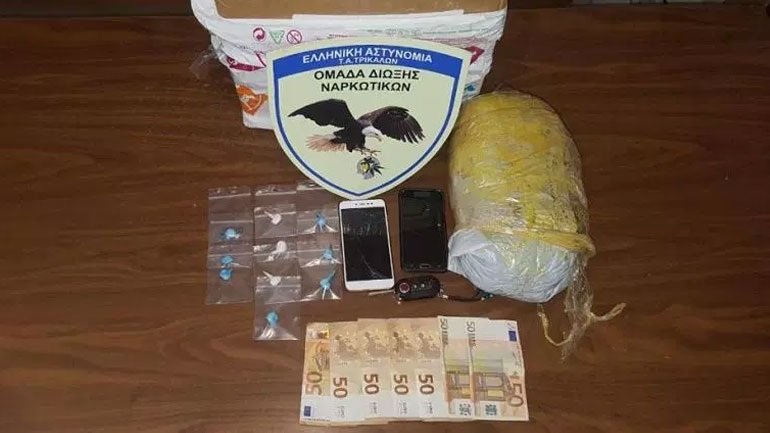 Τρίκαλα: Επιχείρησαν να στείλουν με courier στη Μυτιλήνη... κοκαΐνη και χασίς  26239510