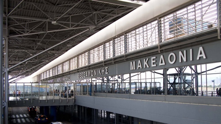 Συνέλαβαν διακινητή και αλλοδαπούς στο αεροδρόμιο Μακεδονία 26591011