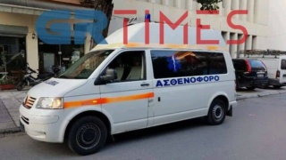Θεσσαλονίκη: Συνελήφθη διακινητής να μεταφέρει μετανάστες με όχημα παραλλαγής ασθενοφόρου  26871812