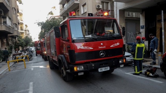 Μεγάλη φωτιά ξέσπασε σε διαμέρισμα στη Θεσσαλονίκη 28433411