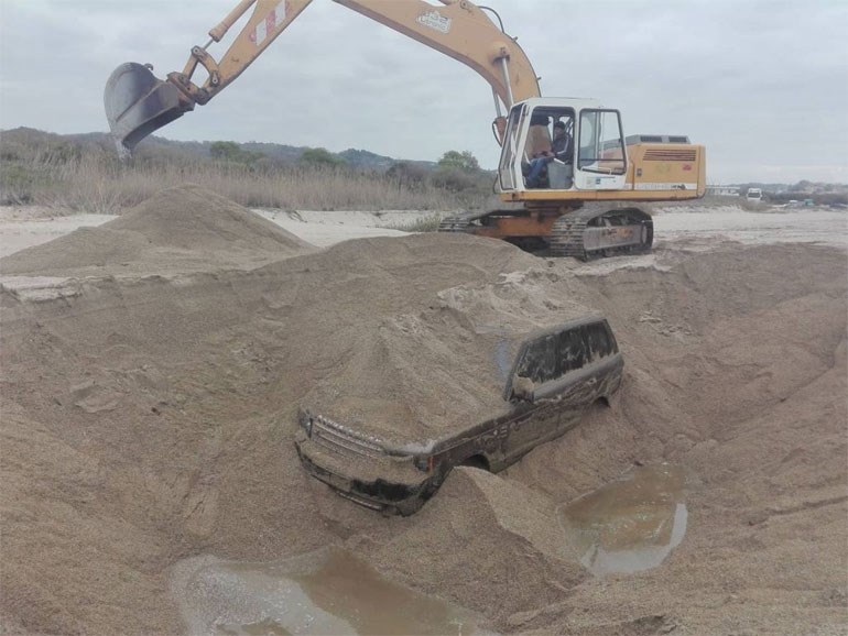 ήταν - Κανάλι Πρέβεζας: Με επιτυχία ολοκληρώθηκε η ανάσυρση αυτοκινήτου που ήταν θαμμένο στην άμμο 314
