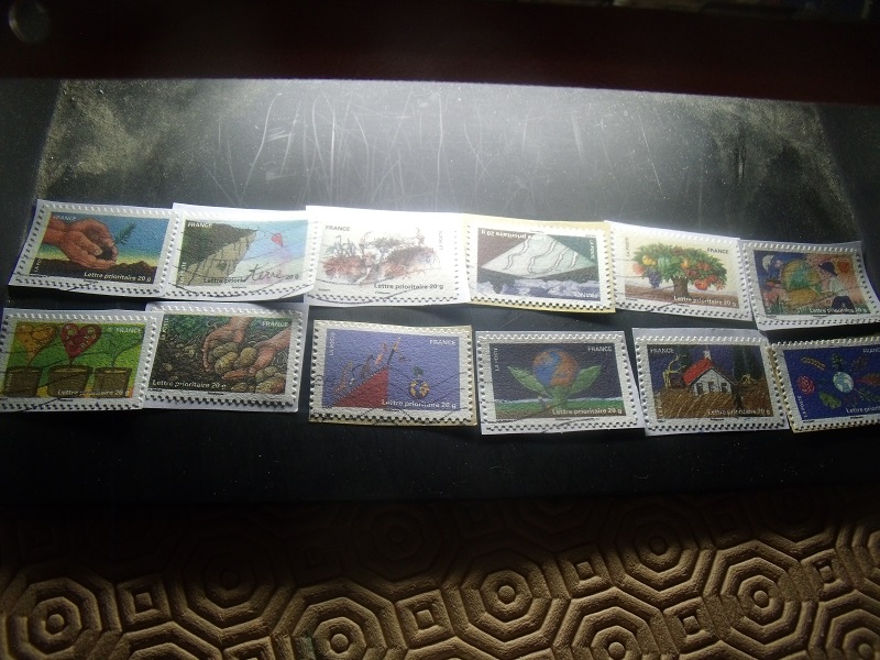 carnet fête de la terre timbres avec pluie de phospho Gedc0725