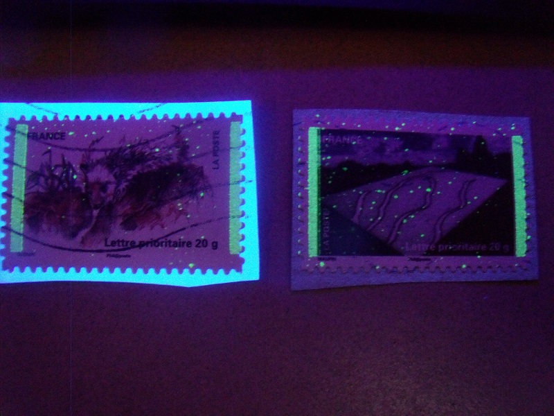 Carnet autoadhésif le timbre fête la terre avec pluie de phospho Gedc1065