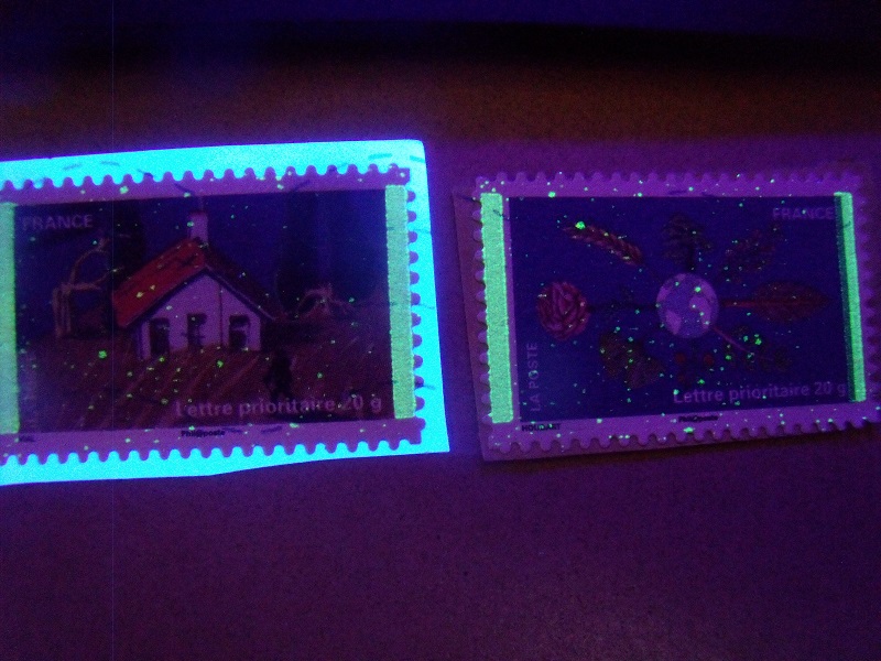 Carnet autoadhésif le timbre fête la terre avec pluie de phospho Gedc1068