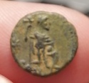 Nummus de León I. Emperador y cautivo. Constantinopla Img_2022