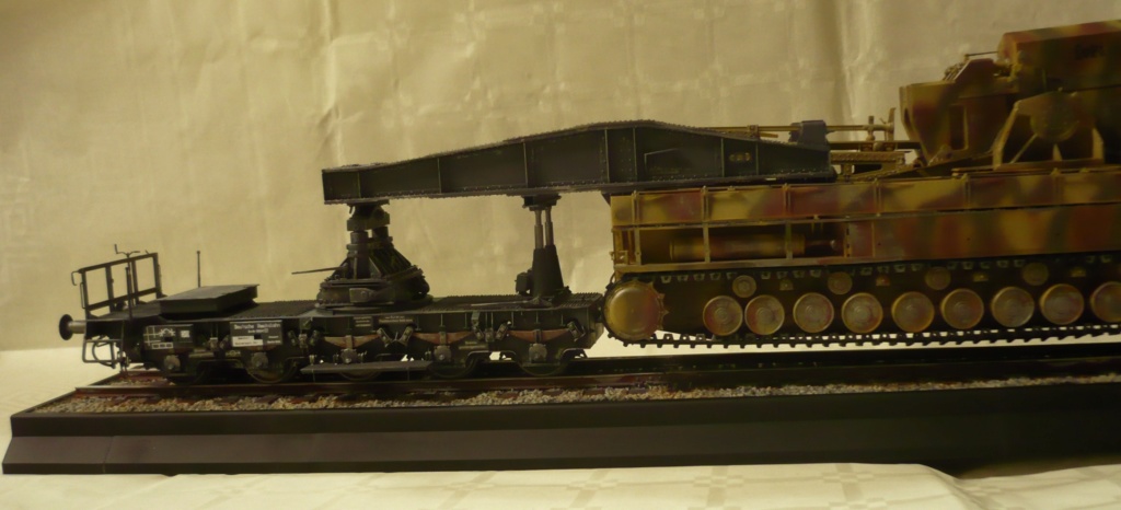 Morser Karl-Gerat 040/041 c железнодорожным составом 1:35 от Trumpeter 1711