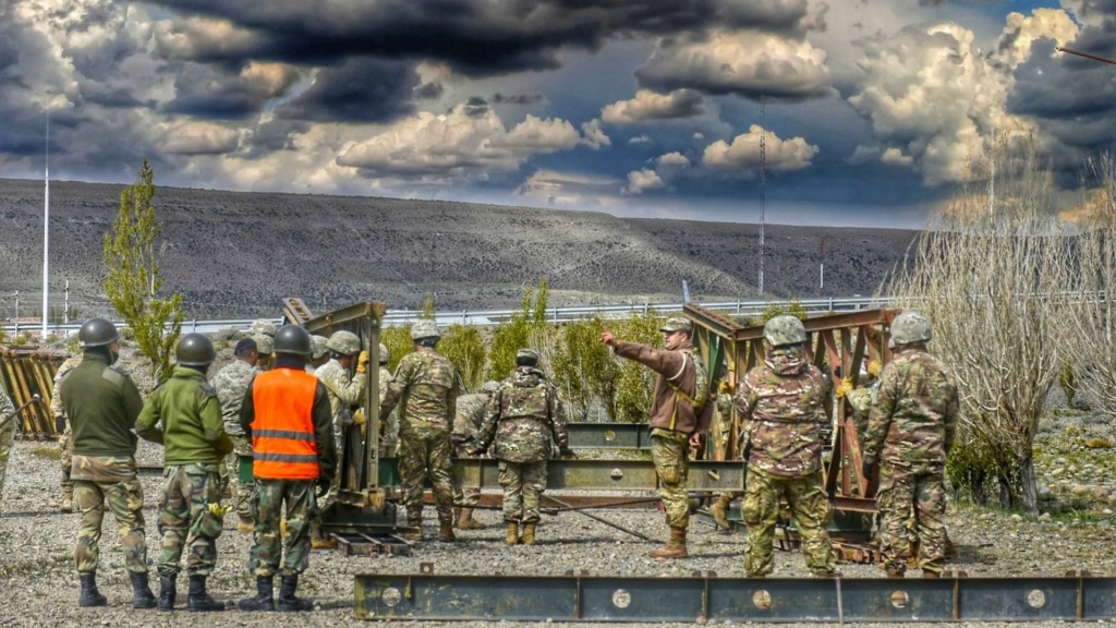 EJERCICIOS DEL EJERCITO ARGENTINO - Página 21 Chubut11