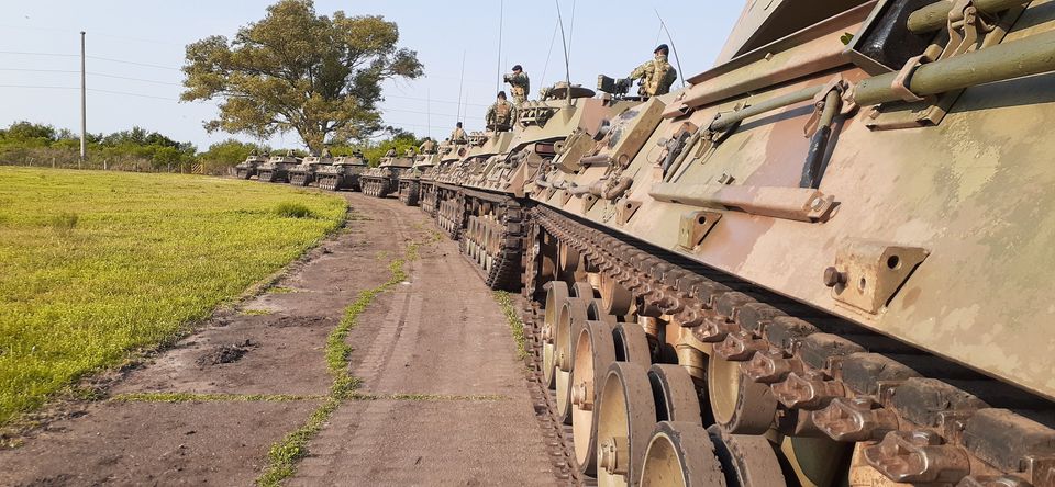 EJERCICIOS DEL EJERCITO ARGENTINO - Página 9 Ea246