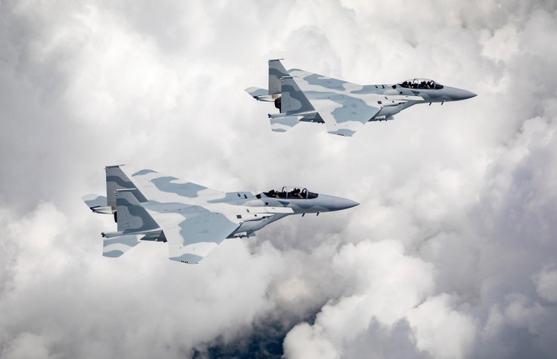  El primer F-15QA Advanced Eagle ha volado a una base de la USAF F-15q10