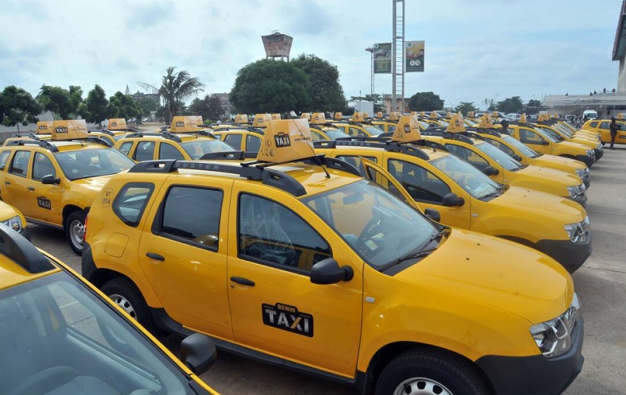 Le Duster Jaune "Taxi" au Bénin .  Benin-10
