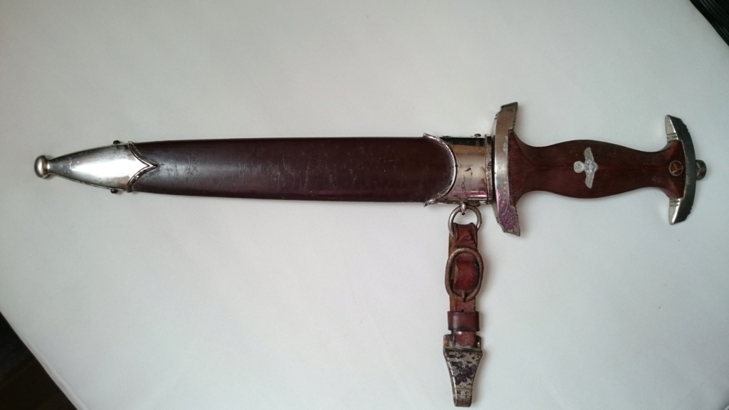 Une idée de la valeur de cette dague? Sony_116