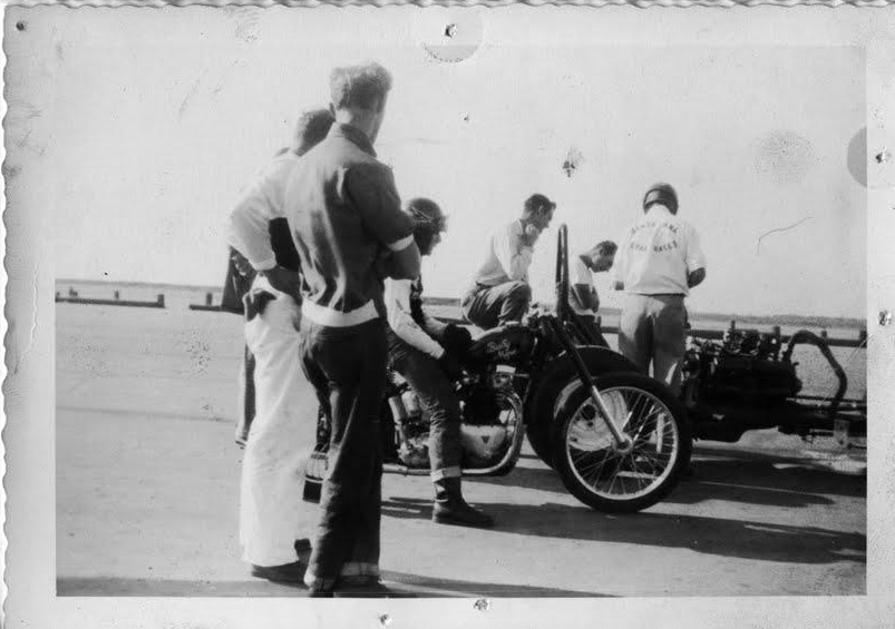 Autres anciennes que Harley-Davidson - Page 21 11_cop10