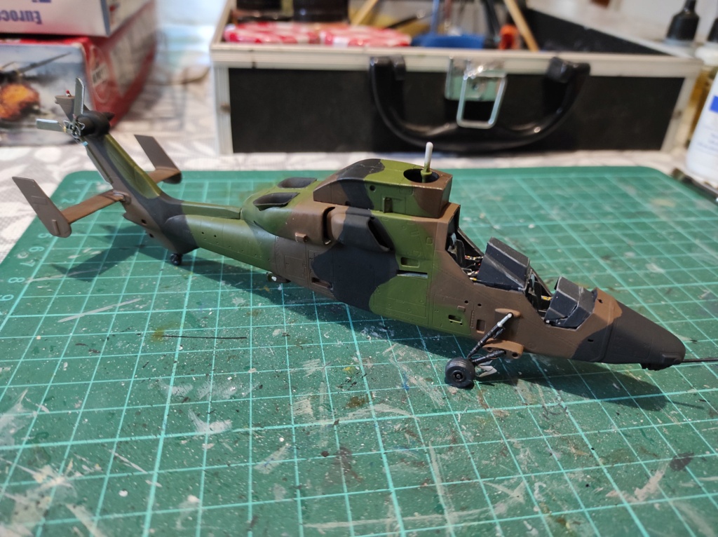 [HobbyBoss] Eurocopter Tigre HAP de l'ALAT [FINI] - Page 2 Img_2050