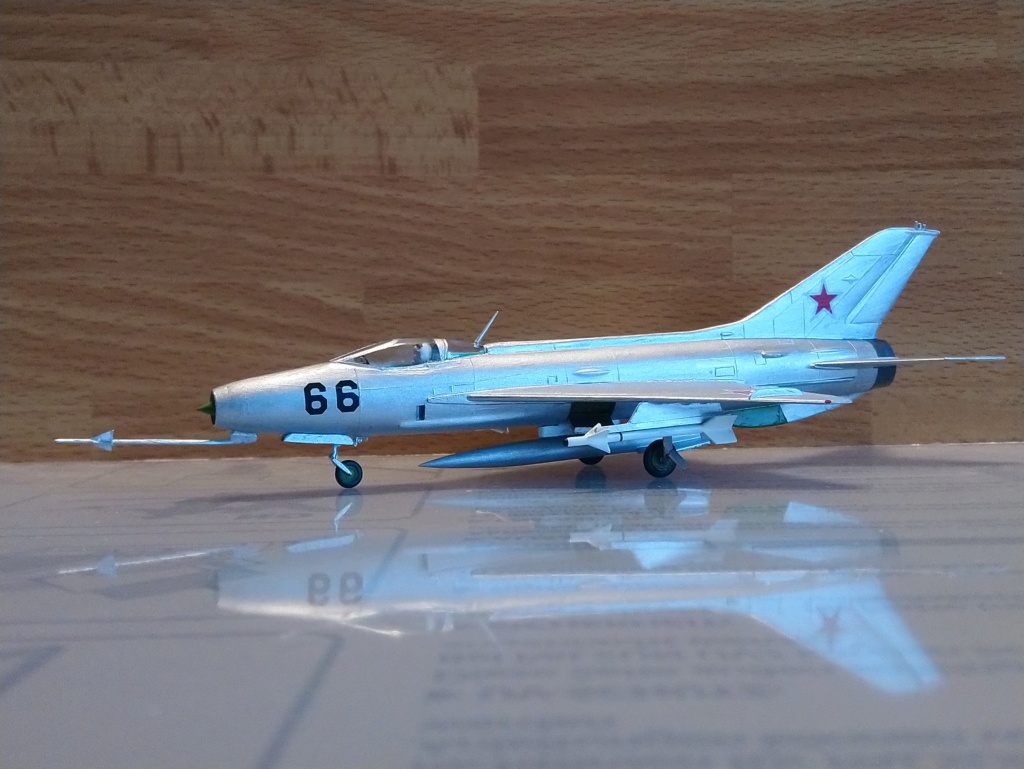  [AIRFIX] Mig 21F-13  russe Dsc_0773