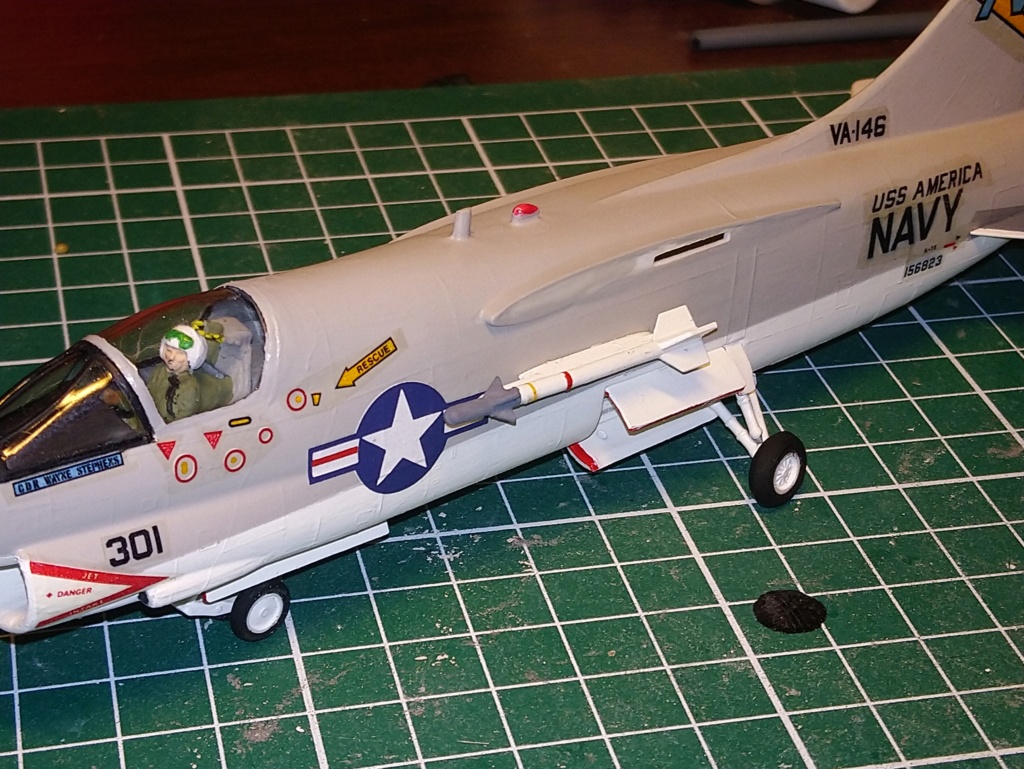  [ Airfix ] Corsair II US Navy - Fini - Page 2 Dsc_1342