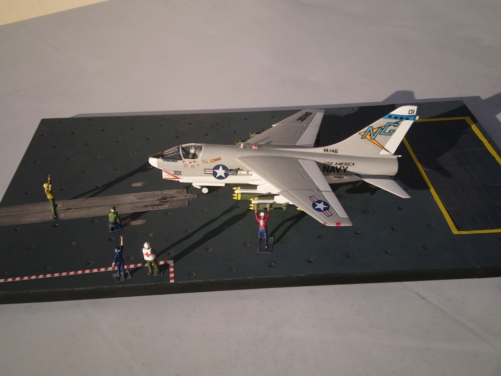  [Airfix] Corsair II - US NAVY + catapulte. Dsc_1375