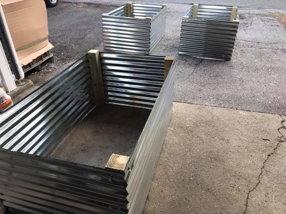 My new garden area 3'X5'x26" raised beds (build start) 14000811