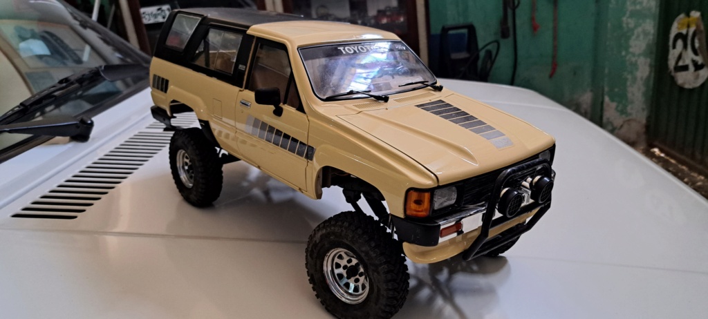 Toyota 4 Runner 1985 Trailfinder2 Rc4wd by WillysMB 2023-050