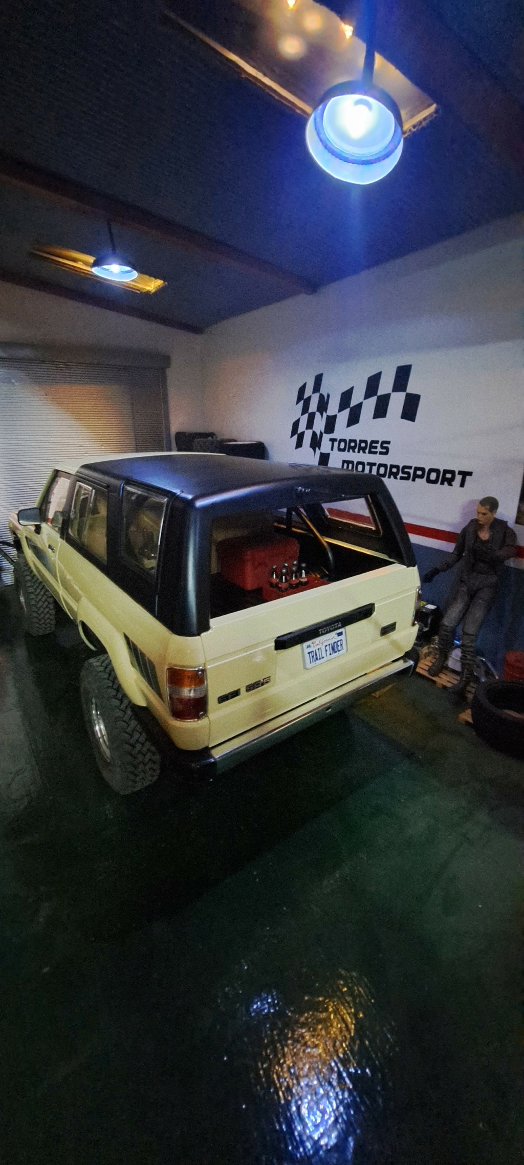 Toyota 4 Runner 1985 Trailfinder2 Rc4wd by WillysMB 2023-065